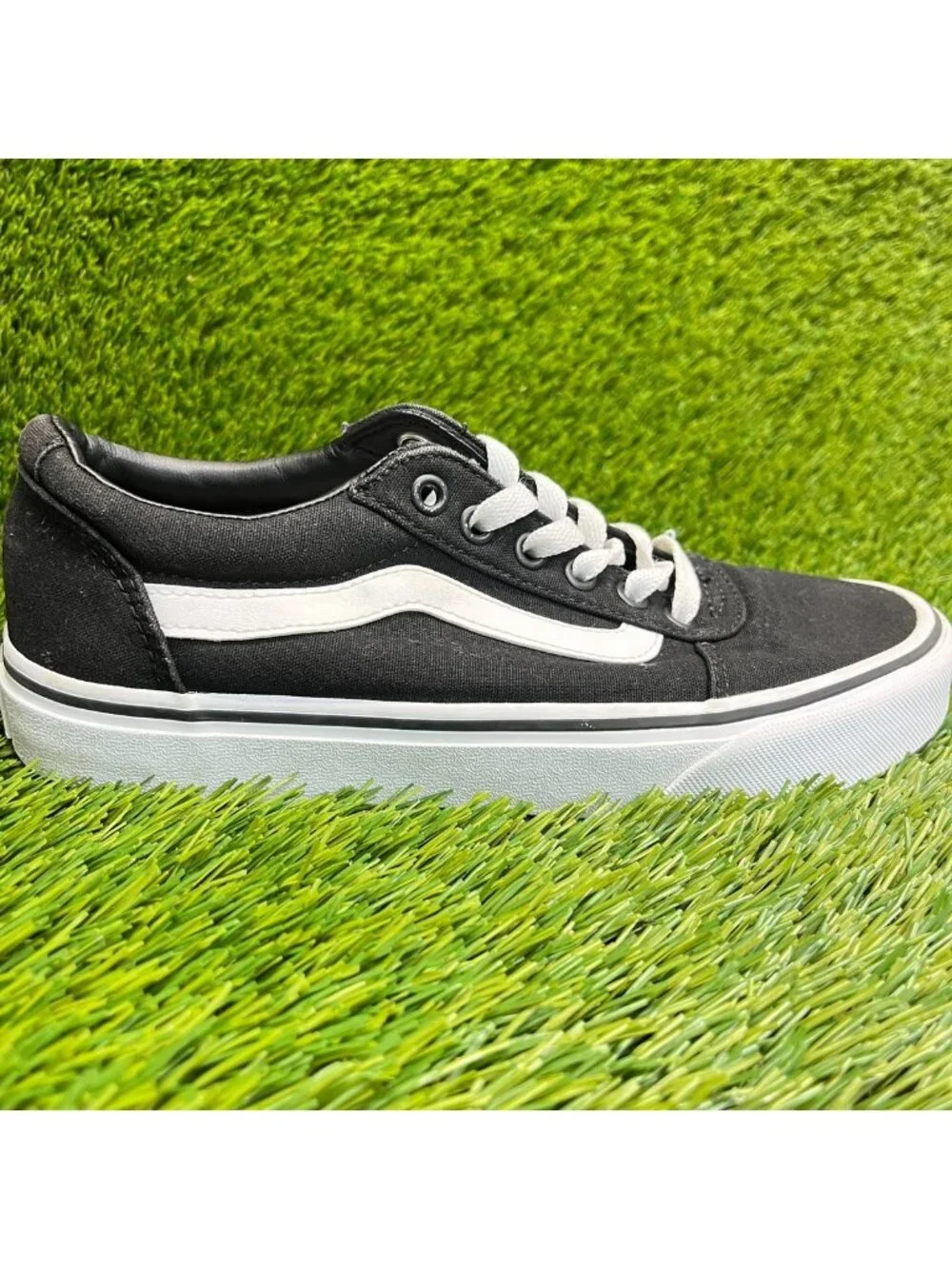 Vans Ward Womens Size 7 Black White Athletic Walking Skateboard Shoes Sneakers